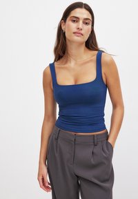 Top - navy