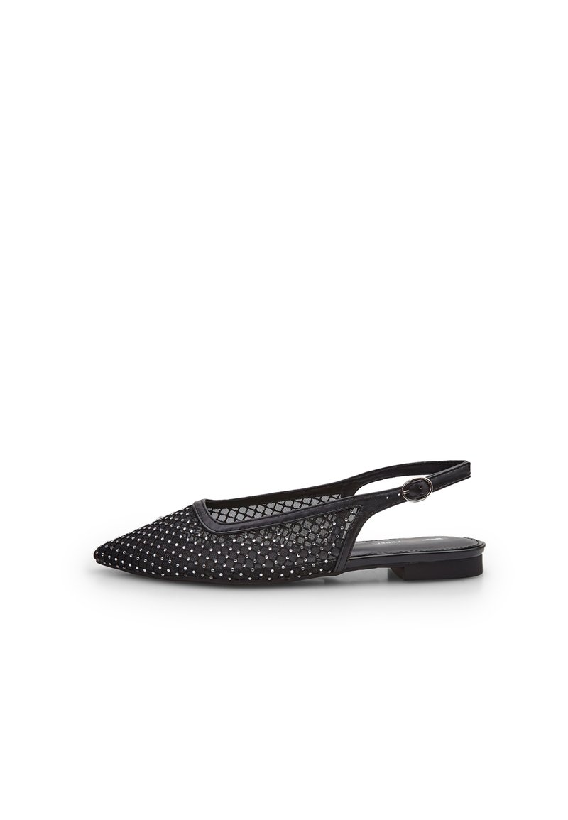 Črne slingback čevlje z ostrim nosom, mrežnim dizajnom in okrasnimi elementi. Nizka ravna peta in nastavljiv trak z okroglo zaponko.
