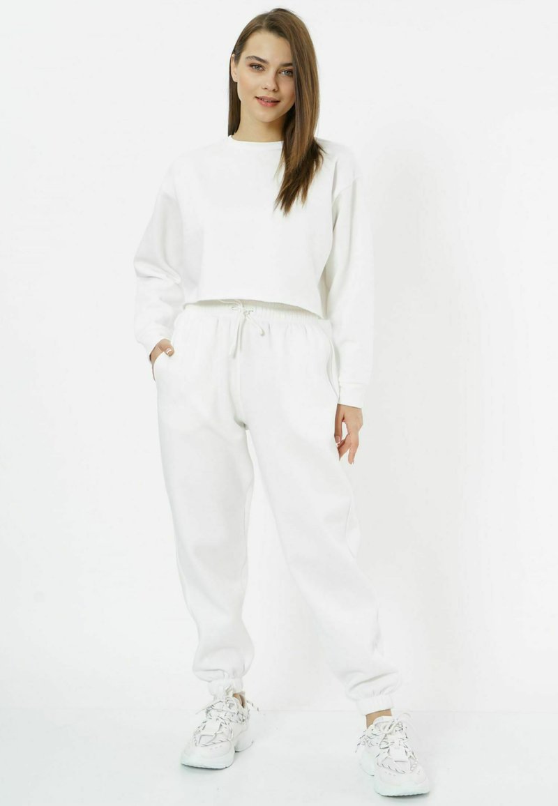 EOSELIO PASTEL - Jogginghose - white