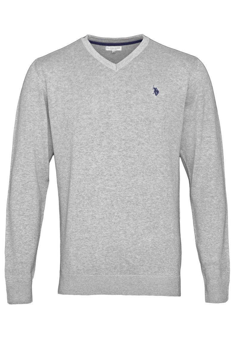 Šedý svetr s výstřihem do V, vyrobený z měkké pleteniny. Disponuje žebrovanými manžetami a lemem, na levé straně hrudi je malé námořnické logo.