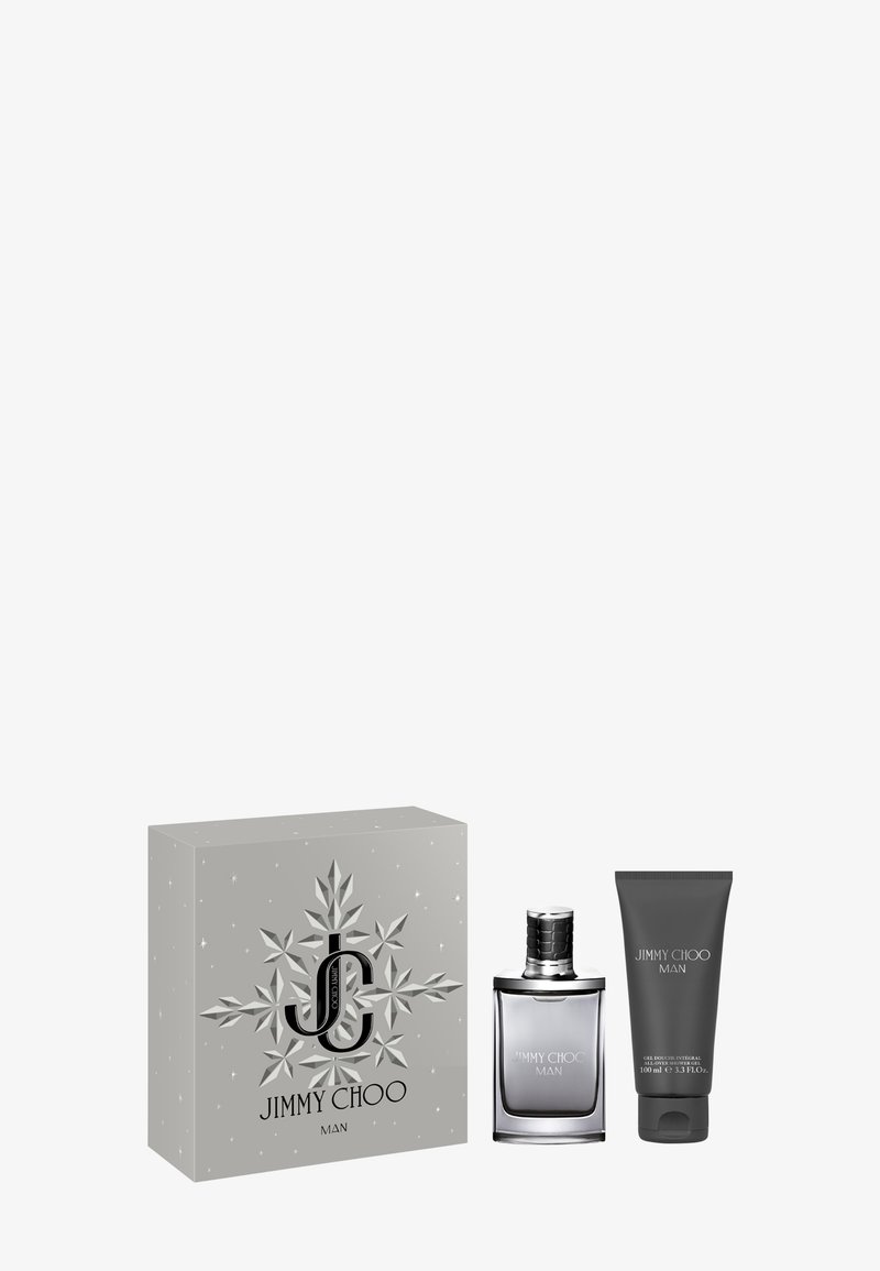 Jimmy Choo Man Geschenkset mit silberner Schneeflockenbox, Kölnflasche und schwarzer Pflegegel-Tube auf weißem Hintergrund.