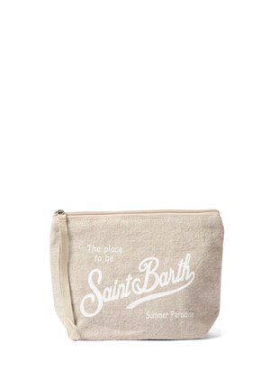 Borsa in tessuto beige con cerniera e tracolla, con testo bianco che recita "The place to be Saint Barth Summer Paradise."