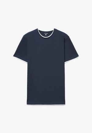 Maglietta a maniche corte blu navy con bordo bianco sul colletto e sulle estremità delle maniche, taglia XL, design semplice senza grafica.