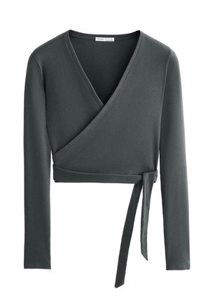Bluză încrețită gri închis cu mâneci lungi, de tip petrecut, cu decolteu adânc în V, textură ribbed și închidere laterală cu panglică. Confecționată din material elastic.