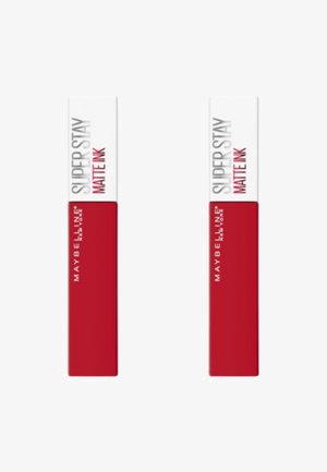 Couleur à lèvres Maybelline Super Stay Matte Ink avec un capuchon blanc et un corps rouge. Présente une forme rectangulaire, une texture lisse et une teinte rouge vif.