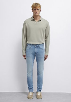 JAMES - Slim fit jeans - bleach ultra move