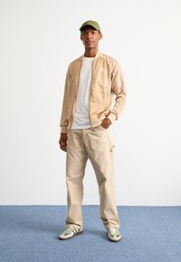 adidas Originals MONO - Bombertakki - magic beige