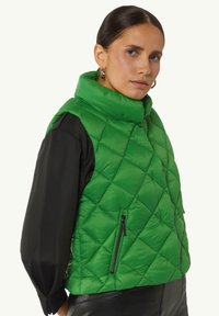 comma Bodywarmer - grün