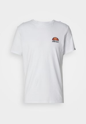 Hvit bomulls t-skjorte med en liten flerfarget "ellesse" logo på venstre bryst, rund hals og korte ermer.