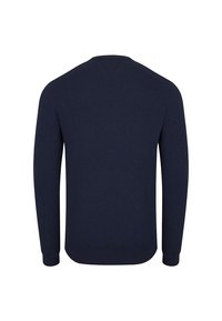 Granatowy sweter dzianinowy z długimi rękawami, okrągłym dekoltem i ściągaczami. Gładka tekstura, dopasowany fason, bez widocznych ozdób.