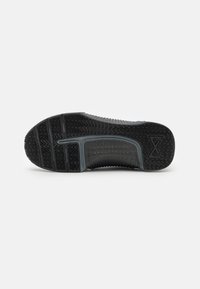 Nike Performance METCON 9 FLYEASE - Treeningjalatsid - black/white/anthracite/smoke grey
