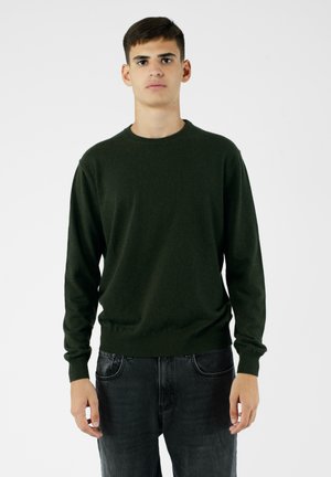 - Sweter