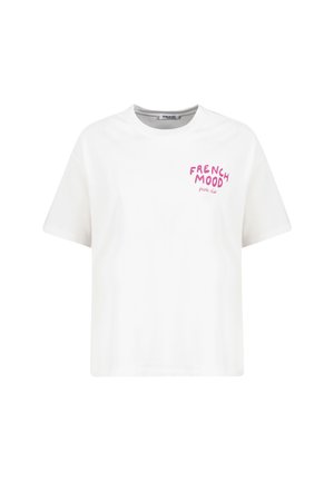 Weißes T-Shirt mit kurzen Ärmeln und rosa Text "FRENCH MOOD picnic club" auf der oberen linken Brustseite.