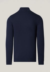 Granatowy sweter z kołnierzem typu golf, długimi rękawami, ściągaczami na mankietach i dole oraz gładką fakturą dzianiny.