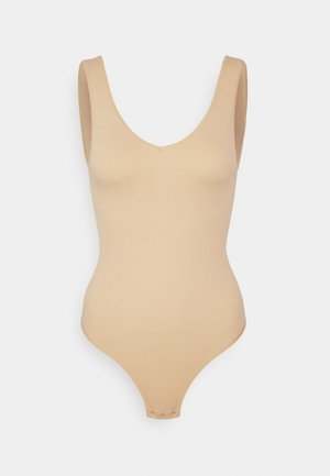 PCSYMMI - Body - almond buff