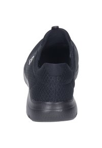 Svart träningssko med ett andningsbart meshuppslag, elegant design, vadderad kant och en strukturerad gummisula för grepp.