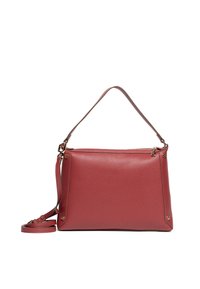 Rote Lederhandtasche mit glatter Oberfläche, ausgestattet mit einem einzelnen oberen Griff und einem verstellbaren Umhängegurt, akzentuiert durch goldfarbenes Metallbeschlag.