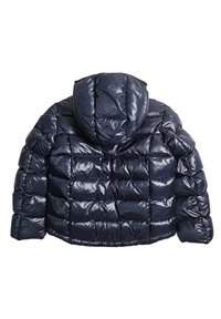 Giacca a vento navy imbottita con texture lucida e trapuntata, dotata di cappuccio e polsini elasticizzati. Sul retro presenta un design completamente isolato.