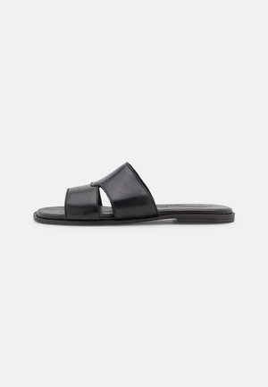 s.Oliver Pantolette flach - black