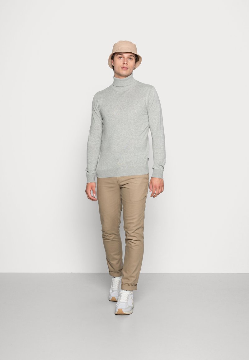 Herren Strickjacken | Jack & Jones JJEEMIL ROLL NECK 2PACK Strickpullover black/hellgrau - QA05891 Herren Strickjacken | Jack & Jones JJEEMIL ROLL NECK 2PACK Strickpullover black/hellgrau - QA05891