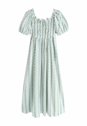 Jasnoniebieska sukienka z bufkami na rękawach, gorsetem marszczonym na gumkę i pionowymi zielonymi kwiatowymi paskami, z marszczonym, lejącym się dołem.