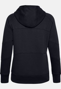 Černá mikina s kapucí, která má texturovaný povrch, detaily na zadním švu a žebrované manžety, s kapucí na šňůrku a klasickým střihem.