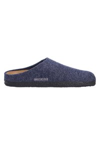 Marinfärgad toffel i filt med öppen baksida, svart gummisula och präglad "Birkenstock"-logotyp på sidan. Mjuk textur och minimalistisk design.