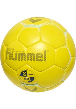 Gul håndbold med en struktureret, glat overflade. Har mærket "hummel" i fede sorte bogstaver og en blå cirkulær etikette med specifikationer.