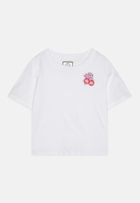 Hvid bomulds t-shirt med rund halsudskæring og korte ærmer. Bemærkelsesværdig pink og grøn kirsebærgrafik på venstre brystområde.