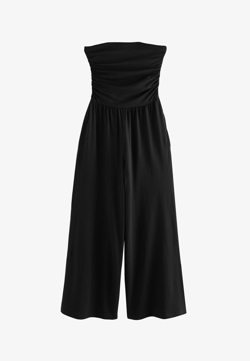 Svart strapless jumpsuit med rynkad midja, vida ben och mjuk, slät textur. Inga synliga knäppningar eller mönster.