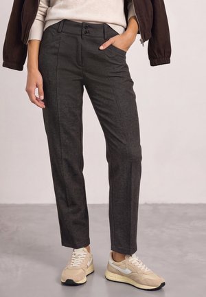 Street One, HIGH WAIST TAPERED-LEG PANTS IN A CASUAL FIT - Pantalon classique - black coffee