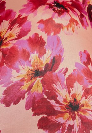 Friends Like These, PLUS SIZE FIT - RUFFLE SHORT SLEEVE FLORAL MIDI DRESS - Maksikleit - berry pink