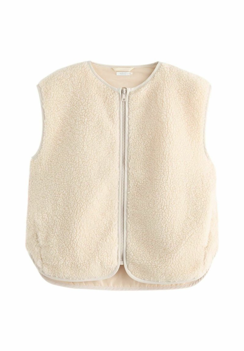 Veste sans manches en sherpa beige avec col rond et fermeture zippée devant, présentant un tissu doux et texturé ainsi qu'un ourlet légèrement arrondi.