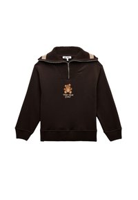 Brązowy sweter z wysokim kołnierzem i pół zamkiem. Posiada teksturowane prążki, haftowany graficzny wzór misia oraz napis "Teddy Bear District".