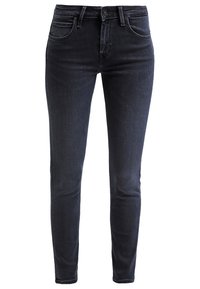 Jeans skinny de lavado oscuro con una textura suave, diseño de cinco bolsillos y costuras de contraste sutil. Cuenta con un cierre frontal de cremallera y botón.