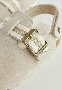 Baker by Ted Baker REGULAR FIT - Domácí obuv - stone