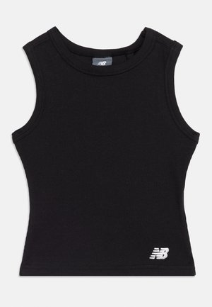 Svart ribbestrikket ermeløs topp med rund hals og liten hvit New Balance-logo nederst på høyre side.