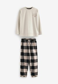 Pull léger gris avec un col rond et de petites graphiques, associé à un pantalon de jogging à carreaux noir et beige avec taille élastique.