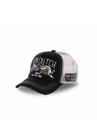 Gorra trucker en blanco y negro con visera curva, gráfico frontal de alas y rueda, parte trasera de malla y detalles desgastados en la visera.