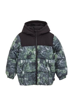 Doudoune enfant avec capuche et épaules noires, motif camouflage vert et noir, fermeture éclair frontale, poignets élastiques et deux poches avant.