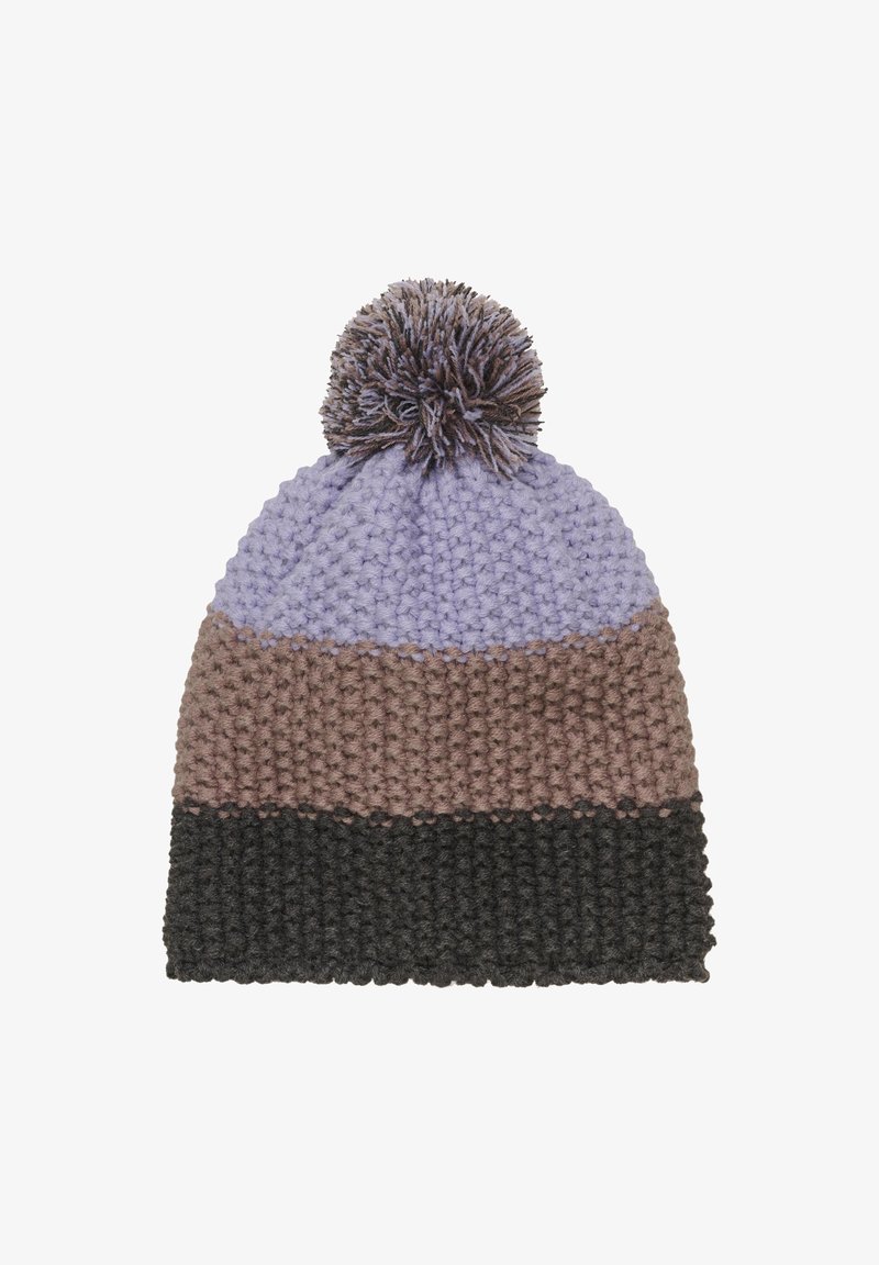 Stickad mössa med en pom-pom på toppen, prydd med lila, brun och mörkgrå ränder. Strukturen är tjock och vävd med ett mysigt utseende.