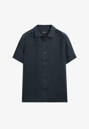 Ciemnogranatowa koszula na krótki rękaw z klasycznym kołnierzykiem, wykonana z lekkiej tkaniny, wyświetlona płasko na białym tle.