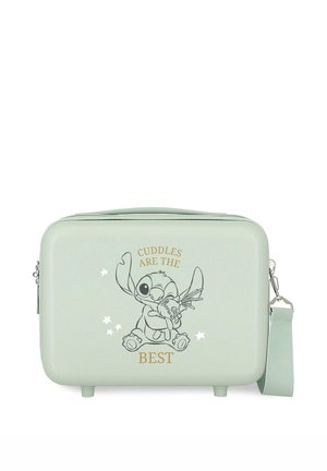 Bolsa rectangular verde claro con asa y correa, con un personaje de dibujos animados abrazando un peluche y el texto "Cuddles are the best."