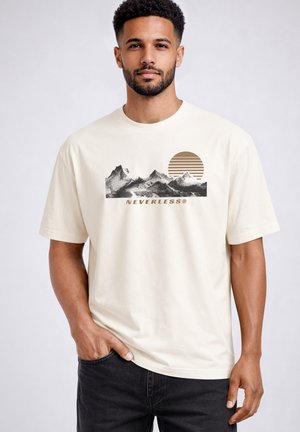 Neverless, HERREN T-SHIRT - BERGE - OVERSIZED RELAXED FIT PRINTSHIRT SOMMER - T-Shirt print - hell beige