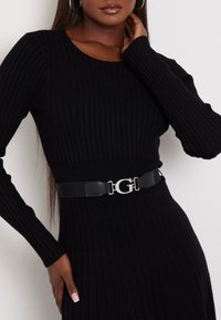 Guess PLEATED - Gebreide jurk - schwarz