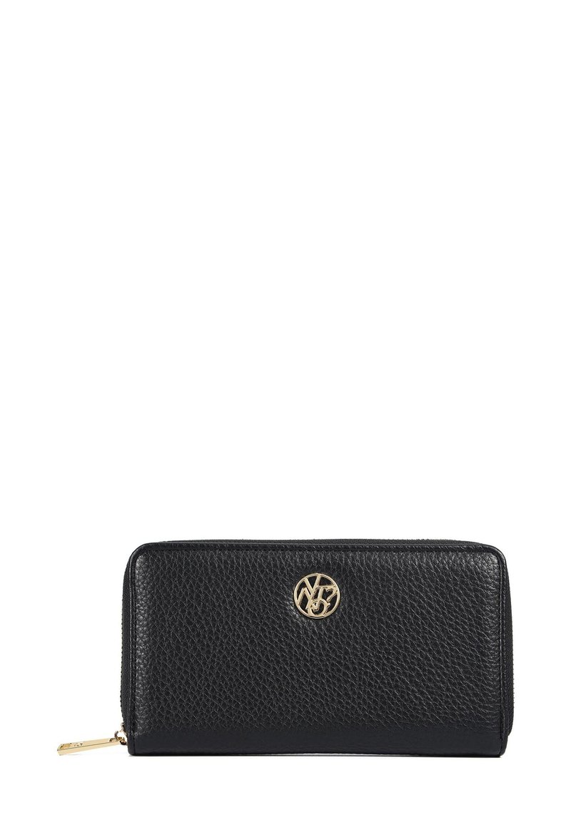 Portafoglio in pelle nera con superficie testurizzata, accento del logo dorato e chiusura con zip. Misura approssimativamente una taglia media per l'uso quotidiano.