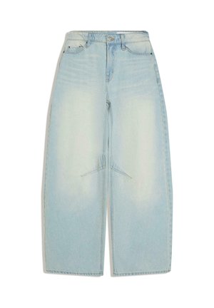 Jasnoniebieskie dżinsy z szerokimi nogawkami i wysokim stanem, z przodu zapinane na guziki i zamek błyskawiczny, z pięcioma kieszeniami, ułożone na płasko na białym tle.