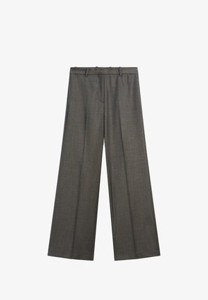 Pantalons larges gris en tissu texturé, avec taille haute, plis, passants de ceinture et poches latérales.