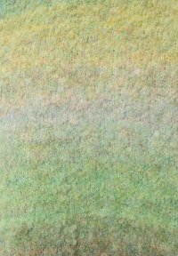 Țesătură texturată cu un aspect moale, marmorat în nuanțe de verde, galben și crem. Fibrele par puțin pufoase și împletite.