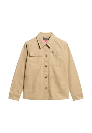 Beige katoenen jas met een kraag, lange mouwen, twee voorzakken en bruine knoopsluitingen. Heeft een gestreepte binnenvoering.